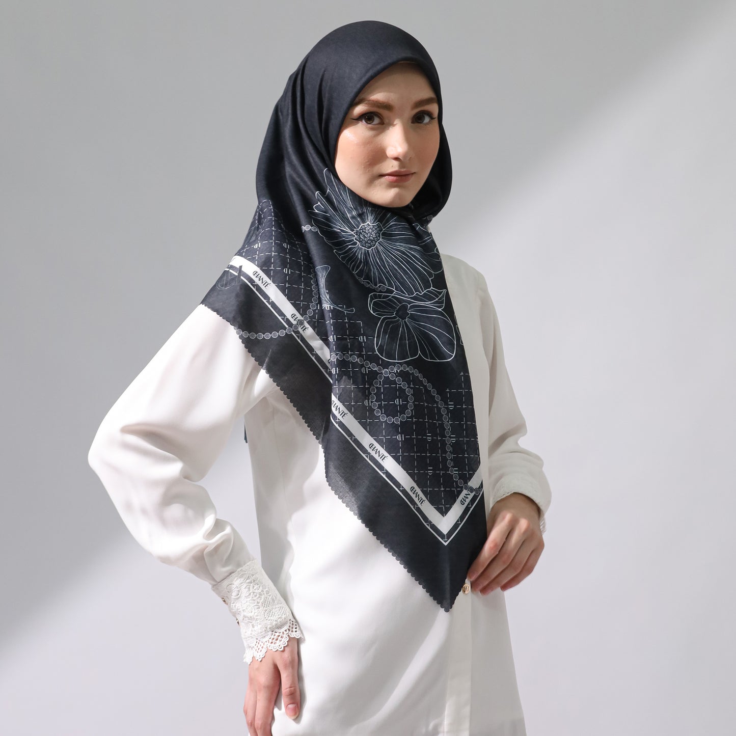 Claudenna Scarf - Black