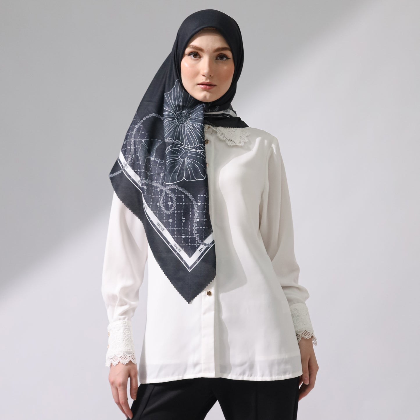 Claudenna Scarf - Black