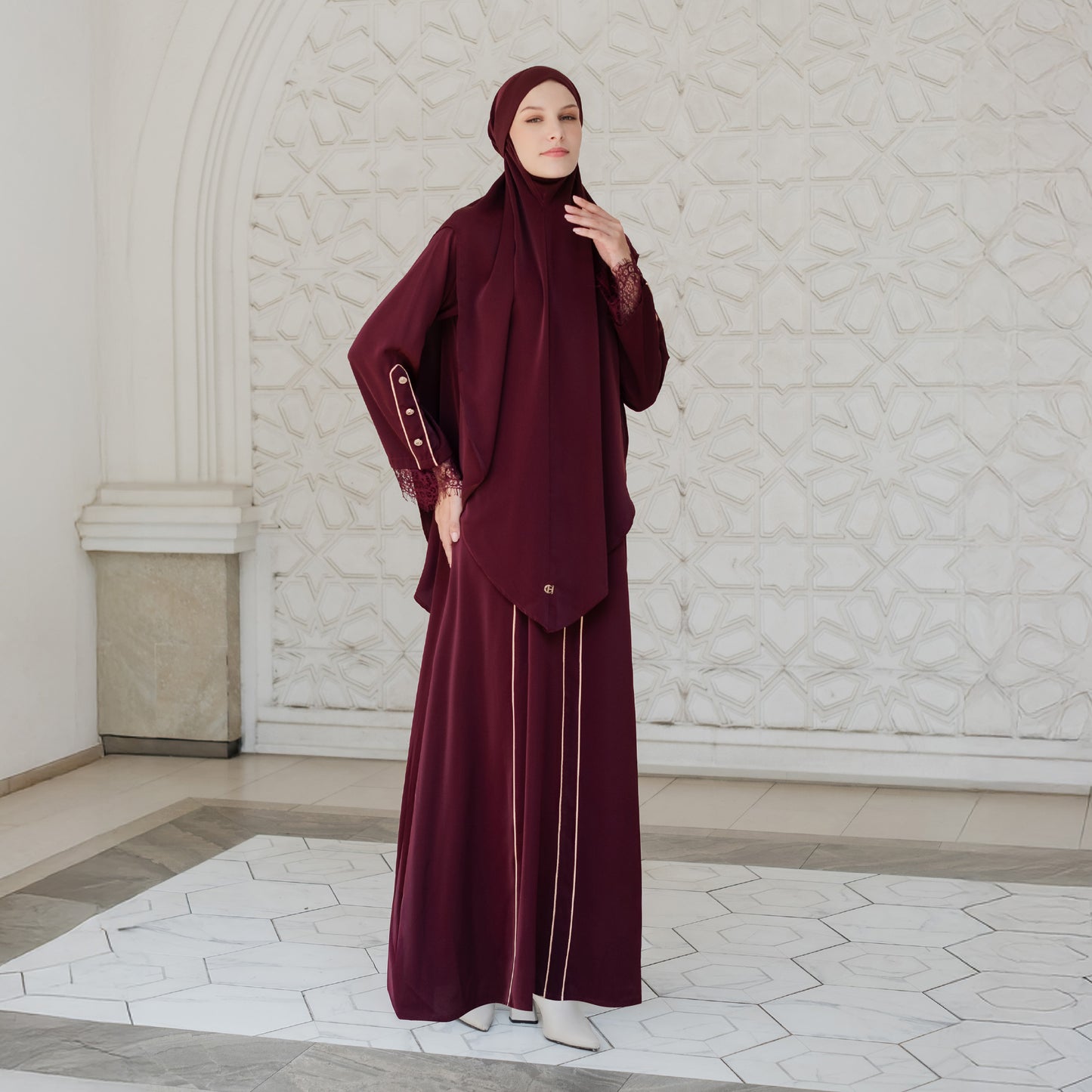 Chanté - Oksana Abaya Set in Maroon