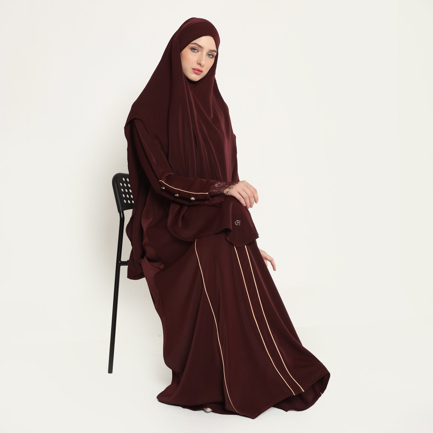 Chanté - Oksana Abaya Set in Maroon